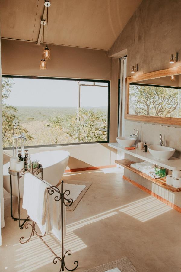 Kifaru Luxury Lodge Outjo Exterior photo