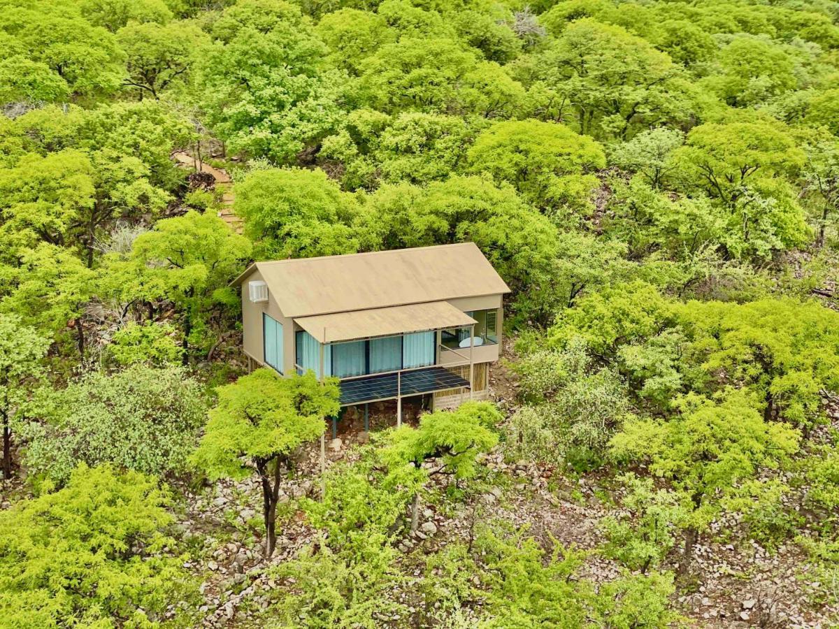 Kifaru Luxury Lodge Outjo Exterior photo